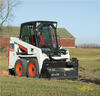 Bobcat S100 s kultivátorem