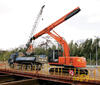Hitachi Zaxis 225USRLC-3 Chameleon nakládá na auto