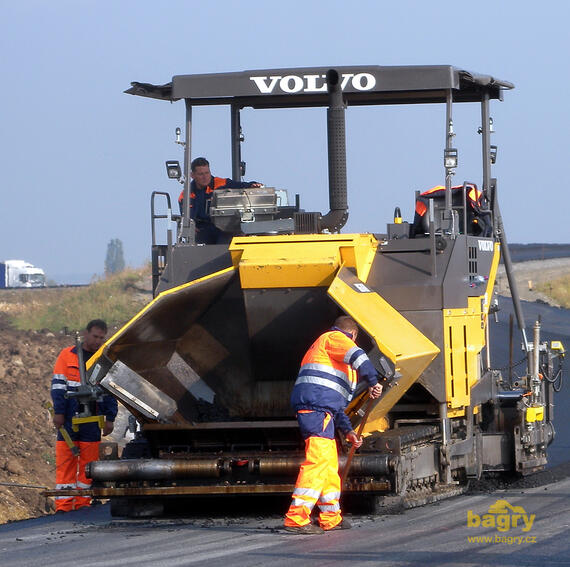 Асфальтоукладчик volvo abg7820b