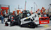 Bobcat T650 s grejdrem Bobcat Grader 96 na veletrhu Bauma 2010