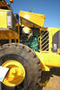 Volvo L220F Hybrid - pohled po kapotu