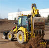 Caterpillar 432E na zkušebním polygonu v Leicesteru