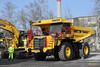 Pevný dempr Komatsu HD605-8 v den předání cementárně Cemex Prachovice