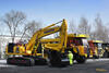 Rypadlo Komatsu PC490LC-11 se vedle dempru HD605-8 skutečně poněkud ztrácí