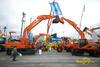 Pásové rypadlo Doosan DX 300LC a kolové rypadlo Doosan Solar 140 WV
