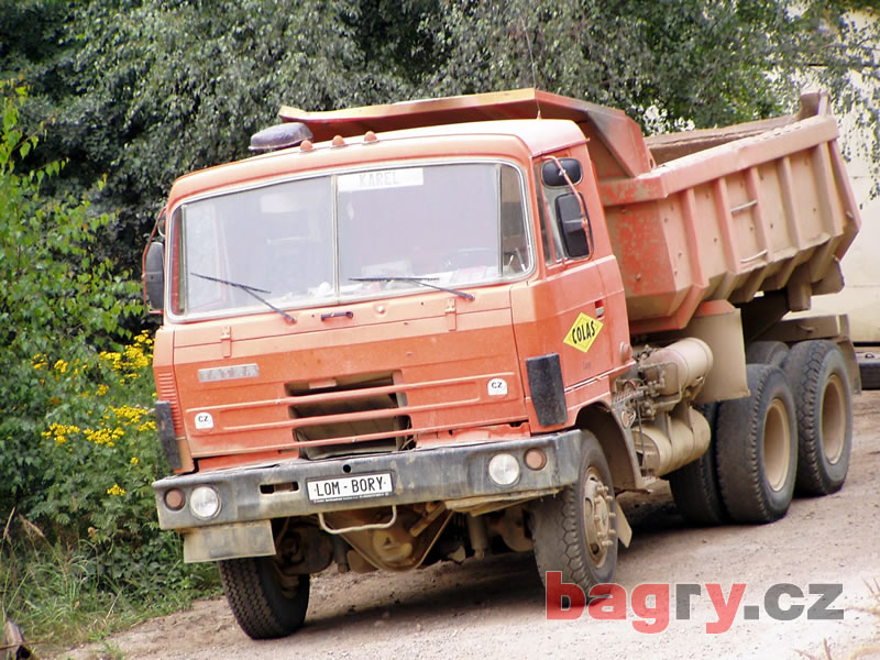 Tatra 815 - pro vyvážení hotových frakcí kameniva na skládku
