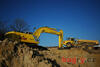 New Holland Kobelco E305 a Volvo A30D