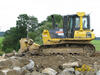 Dozer Komatsu 41P při urovnávání nové podkladní vrstvy