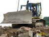 Dozer Komatsu 41P při urovnávání nové podkladní vrstvy
