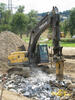 Pásové rypadlo Volvo EC360C L s bouracím kladivem