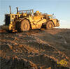 Dvoumotorový skrejpr Caterpillar 627F