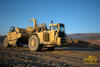 Dvoumotorový skrejpr Caterpillar 627F