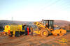 Tahačový válec Caterpillar CS-583E je natankován