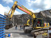 Pásové rypadlo Komatsu PC290LC-8 firmy Stapo Morava - manipulace s nůžkami