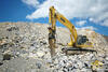 Pásové rypadlo Komatsu PC450LC-8 firmy Outulný s kladivem Atlas Copco