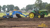 Pásový traktor John Deere 8410T s přípojným grejdrem