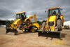 Manipulátor JCB 541-70 podjíždí rypadlonakladače 3CX Torque Lock a 4CX