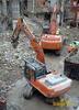 Pásová rypadla Hitachi EX 210H firmy Keltbray a Fiat-Hitachi EX 455 firmy Lee Demolition