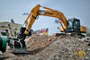 Pásové rypadlo Hyundai Robex 250 NLC-7A s drticí lopatou Simex
