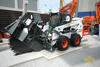 Smykem řízený nakladač Bobcat S630 s drážkovačem