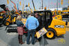Smykem řízený nakladač JCB 170 HF s rýhovačem XR-21