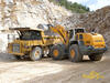 Liebherr L 586 2plus2 nakládá dempr Caterpillar 769D