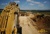 Pohled z pásového rypadla Caterpillar 330C LME