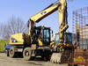 Kolové rypadlo Caterpillar M313D osazeno drapákem Z-ZL firmy EŽ Praha a.s.