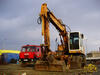 Kolové rypadlo Liebherr 312 v pozadí Tatra T815