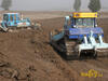 Pásové dozery Hanomag D 680 E a Caterpillar D6R firmy Ekostavby Louny