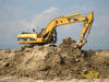 Pásové rypadlo Caterpillar 325D LN pracující pro firmu Vodohospodářské stavby
