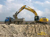Pásové rypadlo New Holland Kobelco E 385 nakládá T 815
