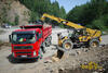 Teleskopický manipulátor Caterpillar TH560B nakládá Volvo FM 440 firmy Energy Invest