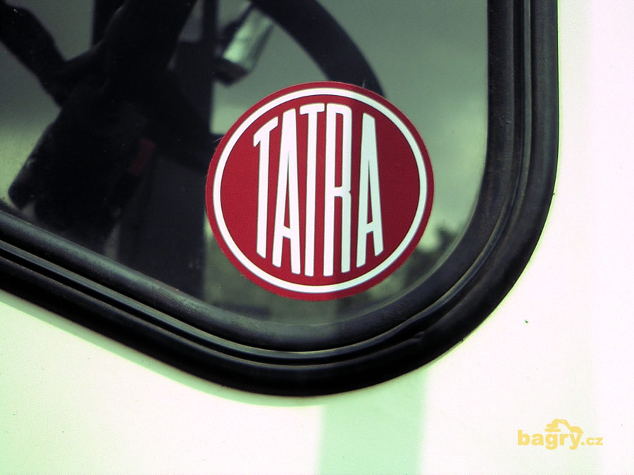 Nálepka Tatra na skle nakladače Ljungby