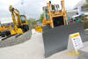 Dvoucestné rypadlo Liebherr A 900 C ZW Litronic a pásový dozer Liebherr PR 724 L