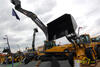 Pásové rypadlo Volvo EC290C NL a kolový nakladač Volvo L60F
