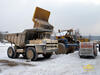 Řada demprů Belaz, v popředí typ 740