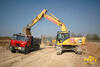 Pásové rypadlo Komatsu PC290LC firmy Stapo Morava nakládá Tatru T-815