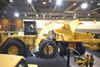 Kolový nakladač Caterpillar 990H a pevný dempr Caterpillar 772