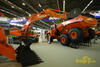 Pásové rypadlo Doosan DX520LC a kloubový dempr Doosan Moxy MT41