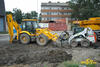 JCB 4CX Super Sitemaster a Bobcat S175 chrání vibrační desku Wacker před zloději