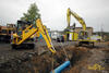MF 760 a Kobelco SK 210