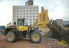 Kolový nakladač Komatsu WA 320-5 firmy Stump - Geospol, v pozadí míchací centrum bentonitu