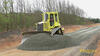 16 - Dozer Cat D4H XL upravuje navezený materiál do požadovaného tvaru