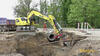 19 - Další Liebherr 918 compact v barvách OHL ŽS při práci na propustku v místě železničního přejezdu