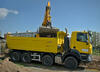 12. Kolové rypadlo JCB JS 175W při nakládání zeminy na Tatru 8x8 Phoenix Euro 6 sklápěč