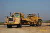 Skrejpr Caterpillar 627F se strojníkem Karlem Vodehnalem