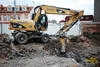 Kolové rypadlo Caterpillar M315D firmy Walco s kladivem Atlas Copco MB 1500 na rychloupínači Verachtert CW40