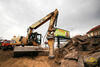 Kolové rypadlo Caterpillar M315D firmy Walco s kladivem Atlas Copco MB 1500 na rychloupínači Verachtert CW40
