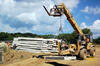 Teleskopický manipulátor Caterpillar TH460B